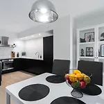 Airhome - Black&white Appartamento Reval