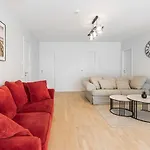 Airhome - Black&white Appartamento Reval