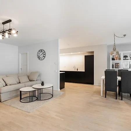 Airhome - Black&white Apartment *