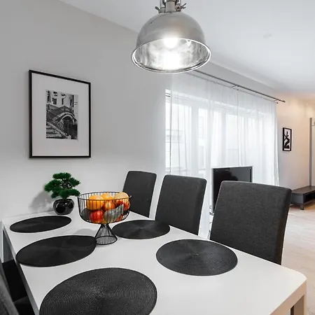 Airhome - Black&white Apartment