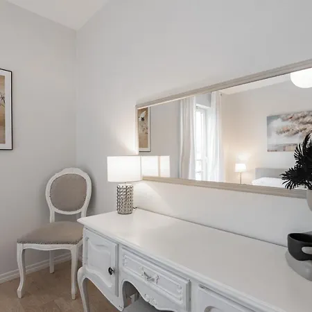 Airhome - Black&white Apartment