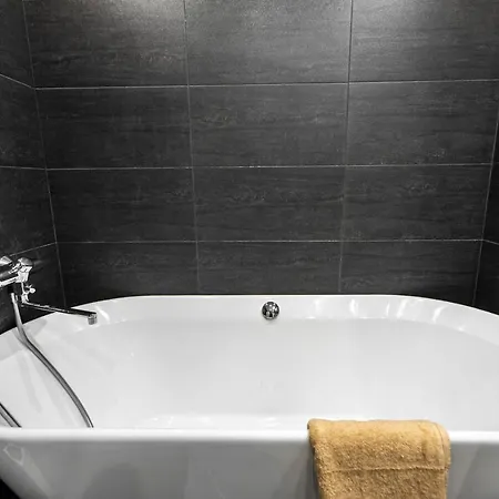 Airhome - Black&white Apartment *