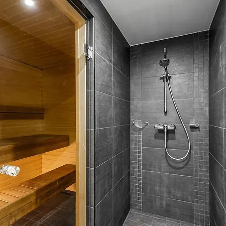 Airhome - Black&white 아파트 탈린